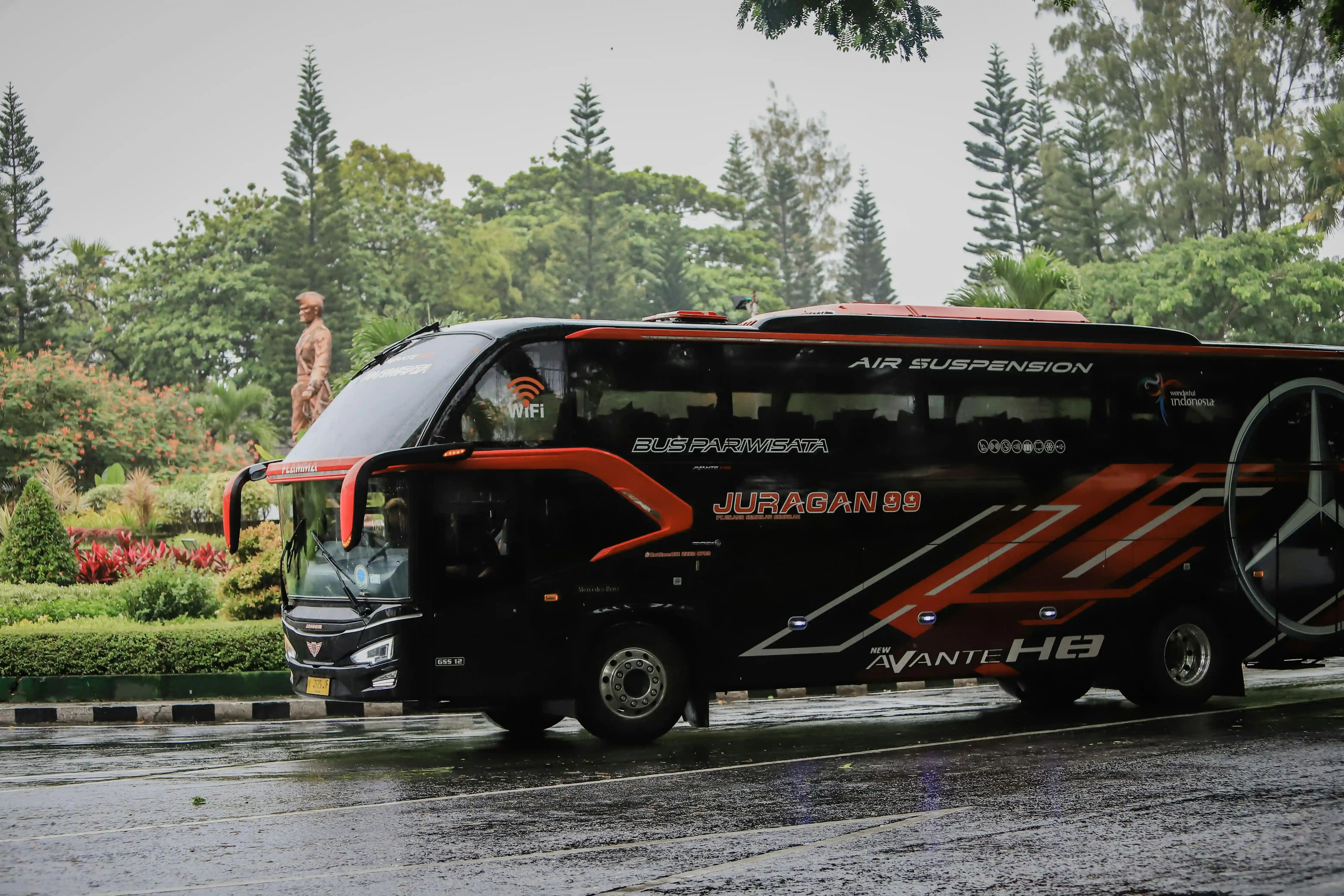 Luxury Bus for large groups, events and tours